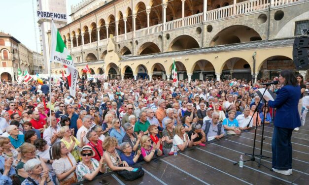 L’affondo della Schlein nell’anniversario di Berlinguer: «Non ce ne facciamo granché di una premier donna se non migliorano le condizioni femminili»
