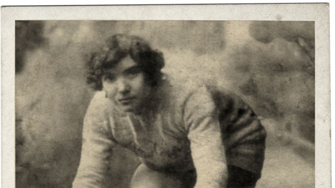 La storia di Alfonsina Strada, prima e unica donna ad aver preso parte a un Giro d’Italia maschile