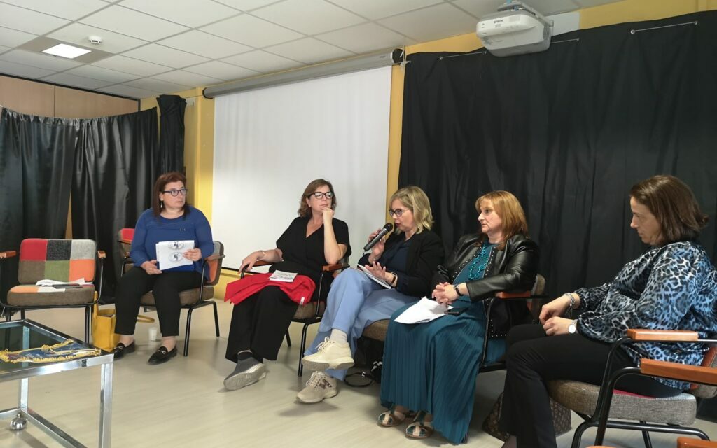 Presentato all’IIS “L. Costanzo” il libro di Valeria Santoro e Chiara Galgani, Leadership femminile. Esiste davvero? (video) –