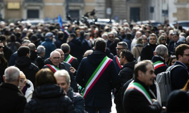 Solo un candidato sindaco su cinque è donna, e nove su dieci hanno più di 40 anni