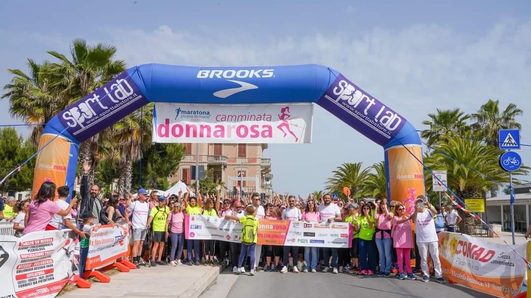 Donna in Rosa, solidarietà e sport riempiono le strade di atleti